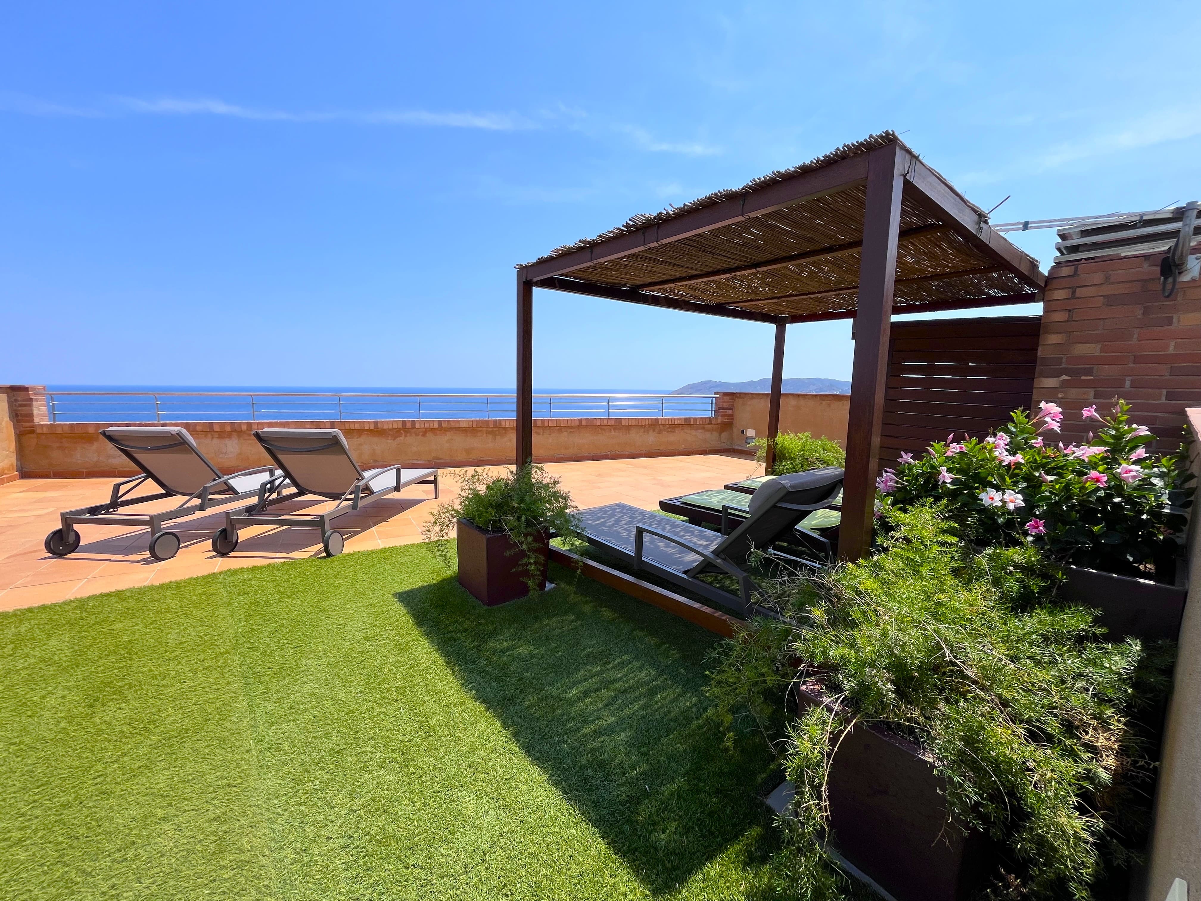 Exclusive villas overlooking the Mediterranean — fotografía 1 de 4